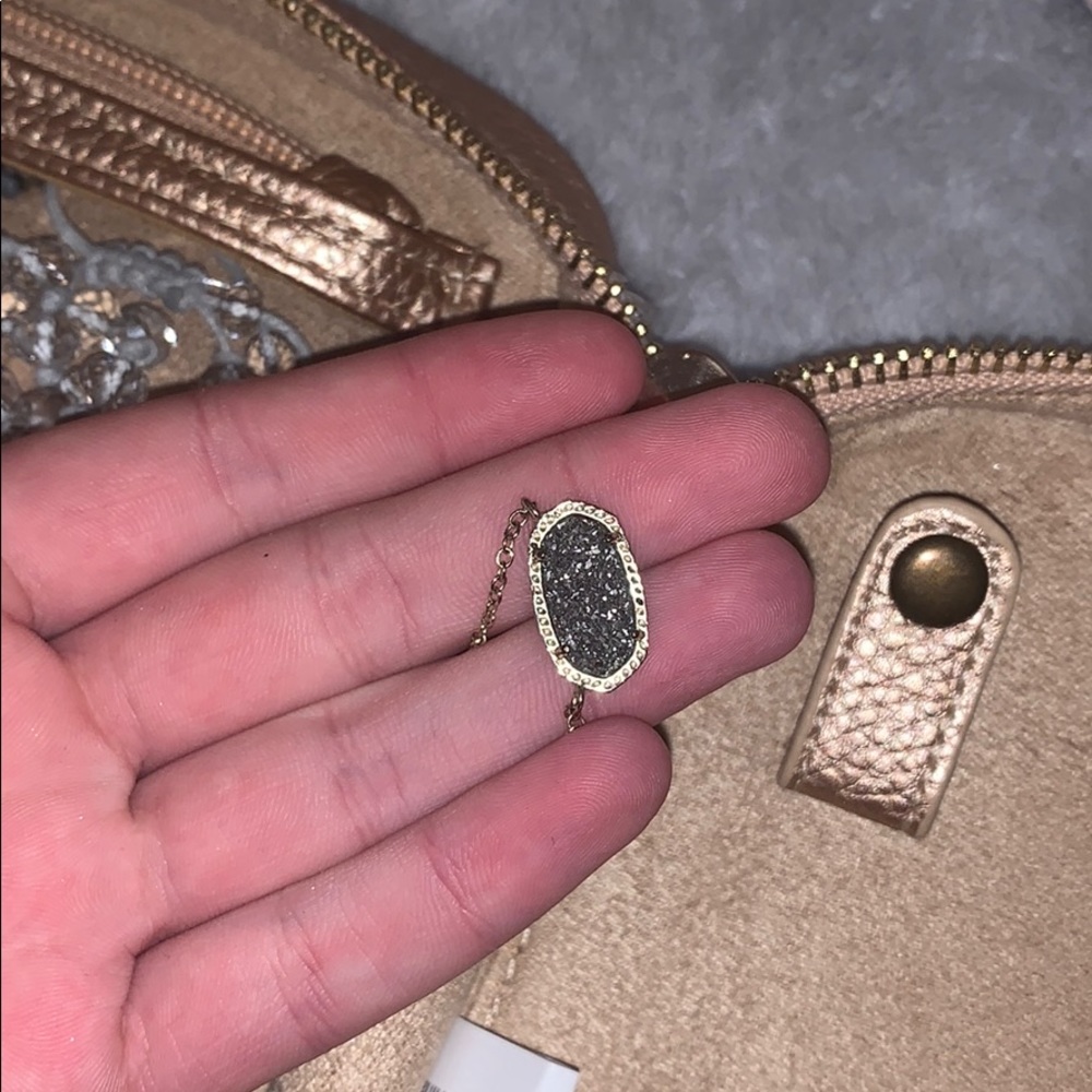 Kendra Scott necklace